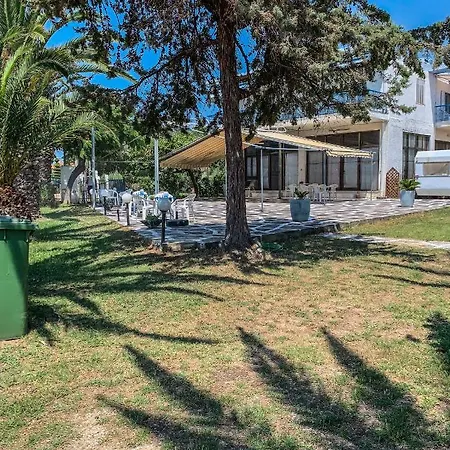 Galinis' Sea Front Apartment Nea Kallikrateia