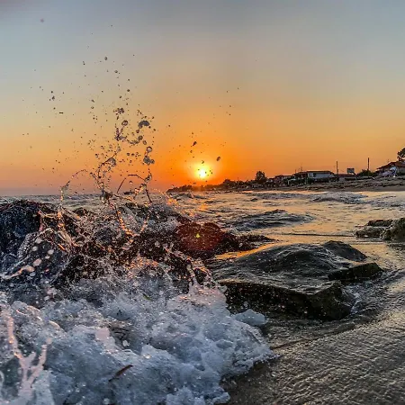 Daire Galinis' Sea Front *